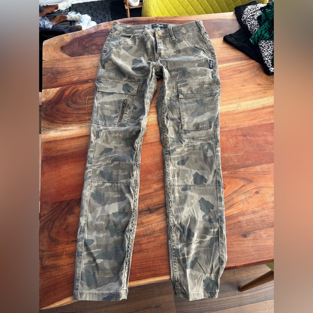 Silver camo cargo skinny pants size 29